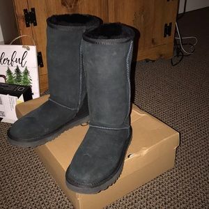 Ugg tall boots size 6
